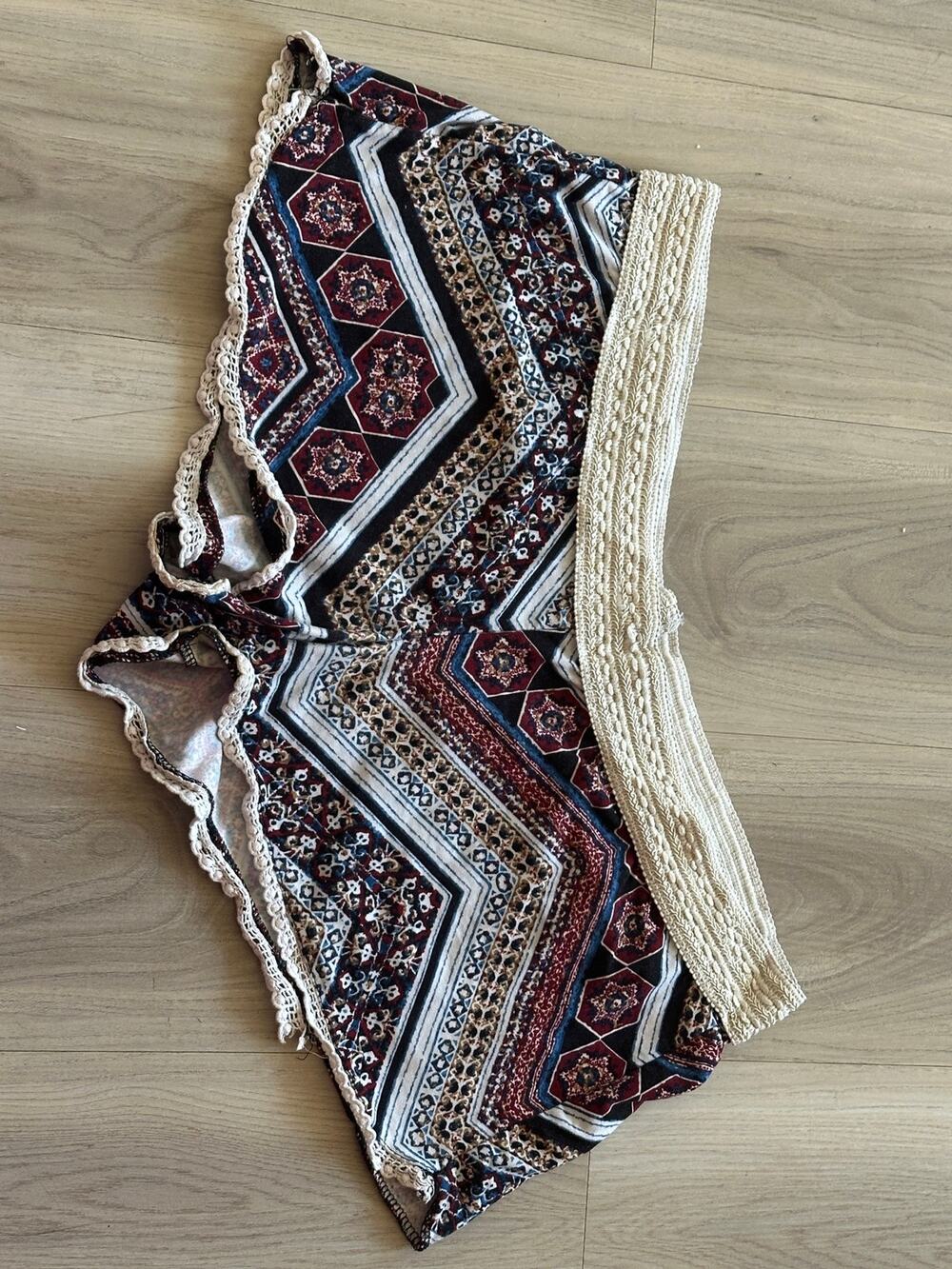 Hot Kiss Vintage Boho Chevron Knit Shorts Crochet Trim Lace Dolphin Waist 19"